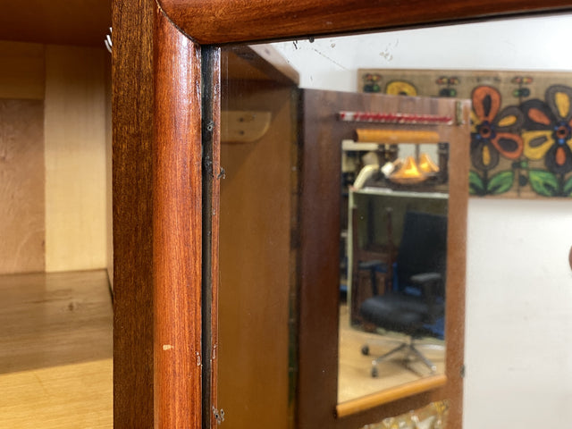 Hochwertiger 50er Jahre Kleiderschrank aus vollem Holz mit Spiegel und zeittypischen konischen Füßen I Schrank Wäscheschrank Schlafzimmerschrank Wardrobe Mid-Century 60er I