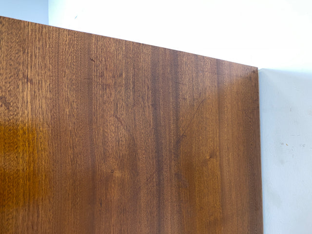 Hochwertiger 50er Jahre Kleiderschrank aus vollem Holz mit Spiegel und zeittypischen konischen Füßen I Schrank Wäscheschrank Schlafzimmerschrank Wardrobe Mid-Century 60er I