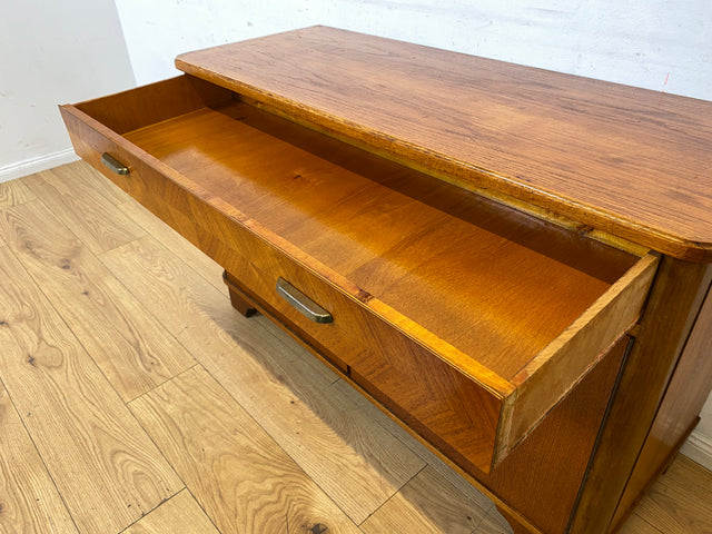 Formschöne 50er Jahre Kommode aus vollem Holz in Eiche mit Schublade I Sideboard Schrank Anrichte Wäschekommode Fernsehkommode TV Bank Board Mid-Century Vintage 60er I