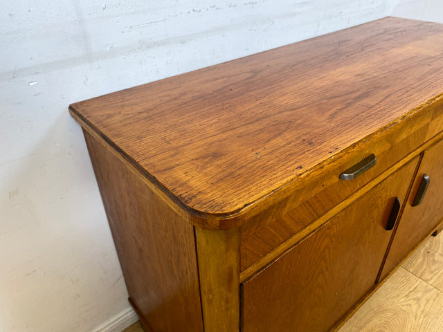 Formschöne 50er Jahre Kommode aus vollem Holz in Eiche mit Schublade I Sideboard Schrank Anrichte Wäschekommode Fernsehkommode TV Bank Board Mid-Century Vintage 60er I