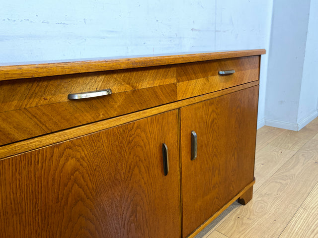 Formschöne 50er Jahre Kommode aus vollem Holz in Eiche mit Schublade I Sideboard Schrank Anrichte Wäschekommode Fernsehkommode TV Bank Board Mid-Century Vintage 60er I