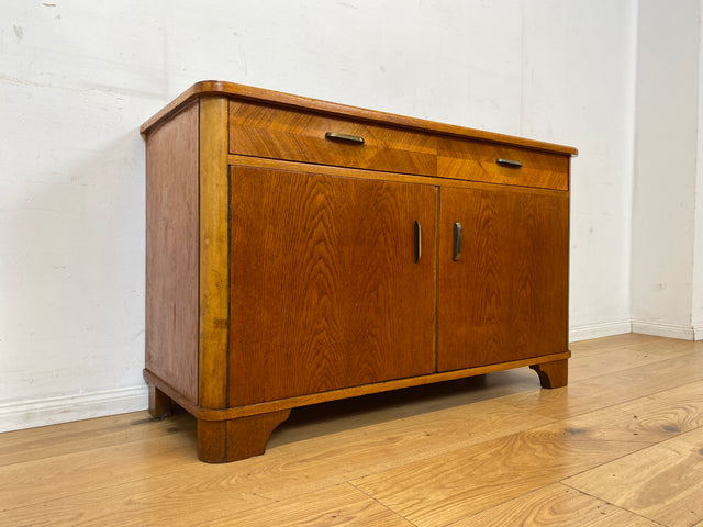 Formschöne 50er Jahre Kommode aus vollem Holz in Eiche mit Schublade I Sideboard Schrank Anrichte Wäschekommode Fernsehkommode TV Bank Board Mid-Century Vintage 60er I