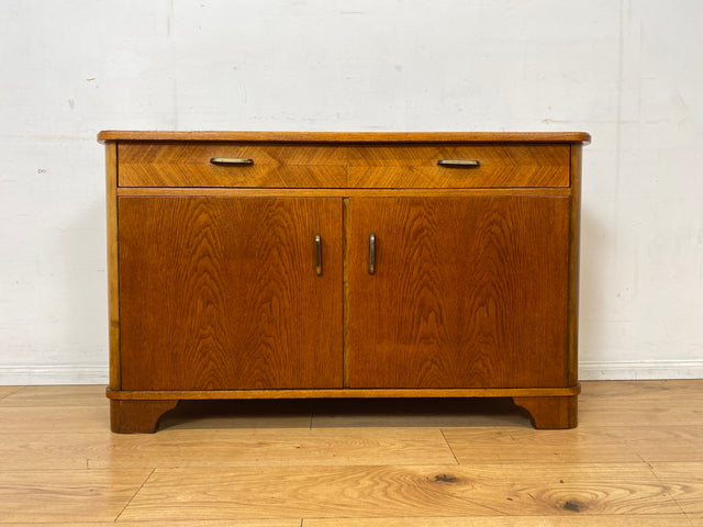 Formschöne 50er Jahre Kommode aus vollem Holz in Eiche mit Schublade I Sideboard Schrank Anrichte Wäschekommode Fernsehkommode TV Bank Board Mid-Century Vintage 60er I