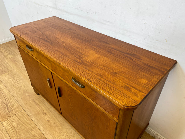 Formschöne 50er Jahre Kommode aus vollem Holz in Eiche mit Schublade I Sideboard Schrank Anrichte Wäschekommode Fernsehkommode TV Bank Board Mid-Century Vintage 60er I
