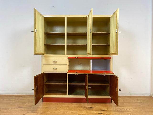 Freundliche 50er Jahre Küchenanrichte mit Ausziehbrett, Vorhängen und Brot Fach I Küchenschrank Anrichte Küche Küchenkommode Buffet Geschirrschrank Mid-Century Retro Vintage I