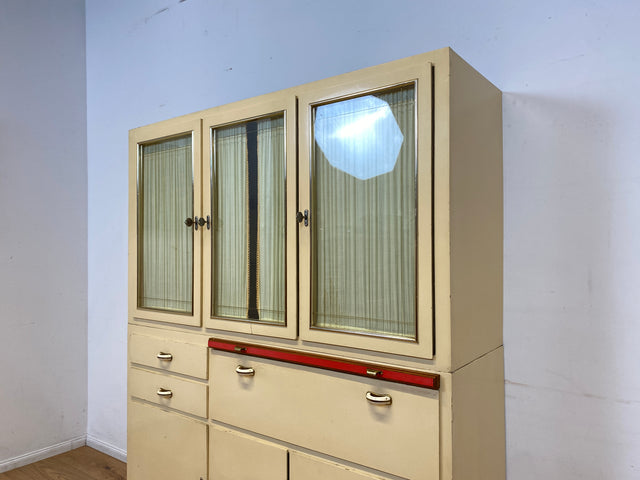 Freundliche 50er Jahre Küchenanrichte mit Ausziehbrett, Vorhängen und Brot Fach I Küchenschrank Anrichte Küche Küchenkommode Buffet Geschirrschrank Mid-Century Retro Vintage I