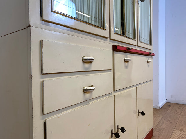 Freundliche 50er Jahre Küchenanrichte mit Ausziehbrett, Vorhängen und Brot Fach I Küchenschrank Anrichte Küche Küchenkommode Buffet Geschirrschrank Mid-Century Retro Vintage I