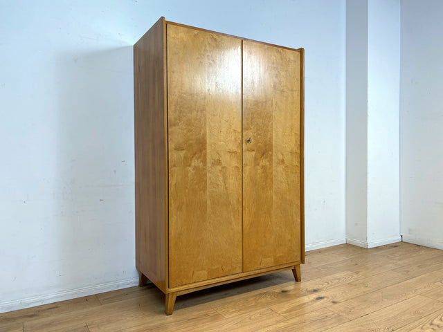 Stilvoller und perfekt aufgeteilter 50er Jahre Massivholz Kleiderschrank in Kirschbaum mit Schubladen I Schrank Wäscheschrank Schlafzimmerschrank Mid-Century Vintage 60er I