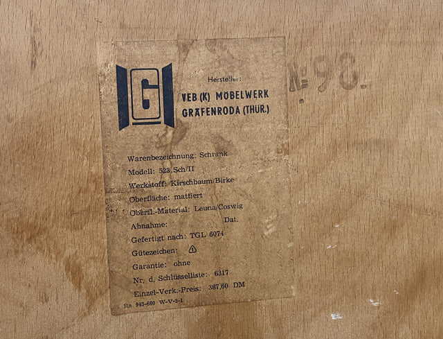Stilvoller und perfekt aufgeteilter 50er Jahre Massivholz Kleiderschrank in Kirschbaum mit Schubladen I Schrank Wäscheschrank Schlafzimmerschrank Mid-Century Vintage 60er I