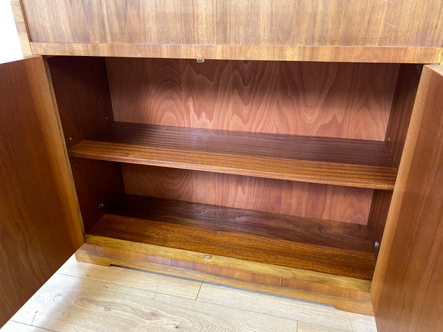 Schöner minimalistischer 50er Jahre Sekretär I Massivholz in Nussbaum I Schreibschrank Schreibkommode Schrank Highboard Kommode Barschrank Mid-Century Vintage Bauhaus I