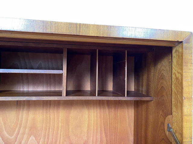 Schöner minimalistischer 50er Jahre Sekretär I Massivholz in Nussbaum I Schreibschrank Schreibkommode Schrank Highboard Kommode Barschrank Mid-Century Vintage Bauhaus I