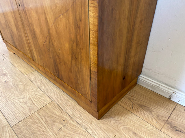 Schöner minimalistischer 50er Jahre Sekretär I Massivholz in Nussbaum I Schreibschrank Schreibkommode Schrank Highboard Kommode Barschrank Mid-Century Vintage Bauhaus I