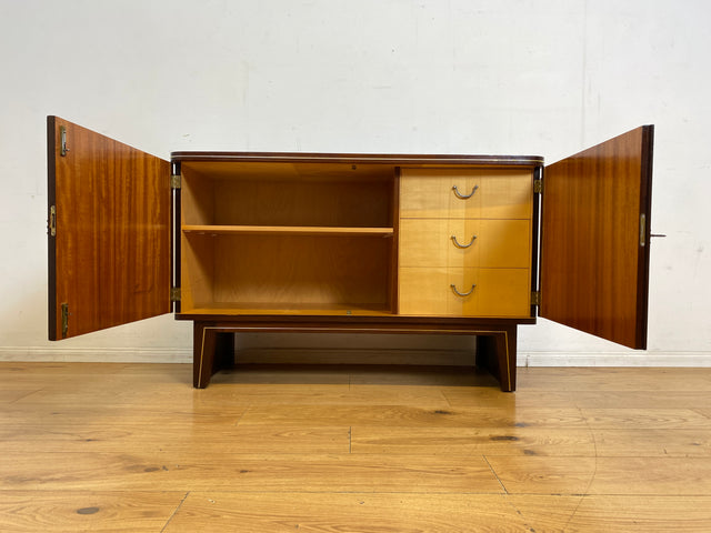 Hochwertiges 50er Jahre Sideboard mit Schubladen & Messingbeschlag I Vollholz I Kommode Schrank Anrichte Wäschekommode TV Lowboard Art Deco Mid-Century Rockabilly Vintage I