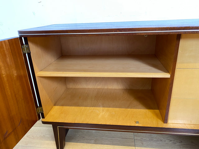 Hochwertiges 50er Jahre Sideboard mit Schubladen & Messingbeschlag I Vollholz I Kommode Schrank Anrichte Wäschekommode TV Lowboard Art Deco Mid-Century Rockabilly Vintage I