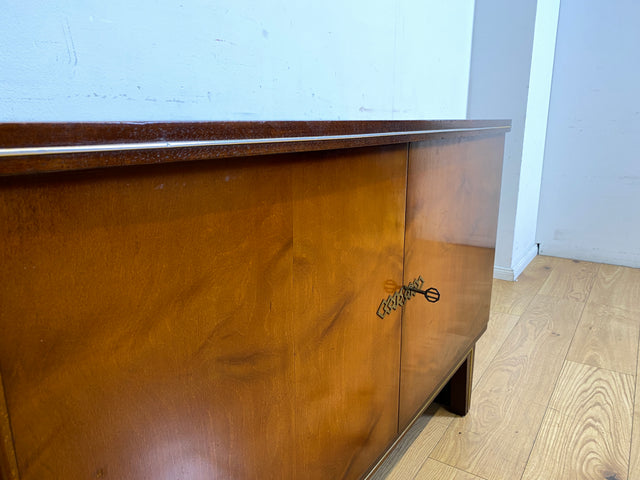 Hochwertiges 50er Jahre Sideboard mit Schubladen & Messingbeschlag I Vollholz I Kommode Schrank Anrichte Wäschekommode TV Lowboard Art Deco Mid-Century Rockabilly Vintage I