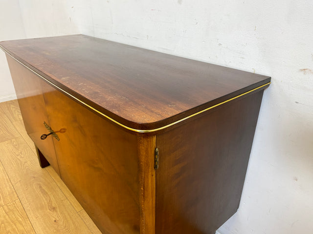 Hochwertiges 50er Jahre Sideboard mit Schubladen & Messingbeschlag I Vollholz I Kommode Schrank Anrichte Wäschekommode TV Lowboard Art Deco Mid-Century Rockabilly Vintage I
