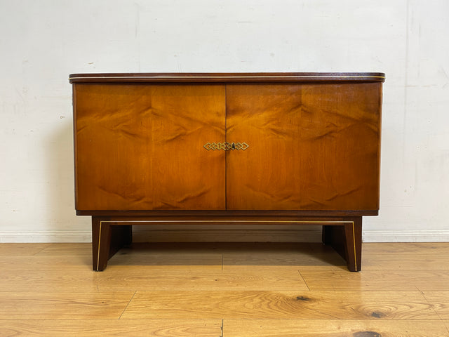 Hochwertiges 50er Jahre Sideboard mit Schubladen & Messingbeschlag I Vollholz I Kommode Schrank Anrichte Wäschekommode TV Lowboard Art Deco Mid-Century Rockabilly Vintage I
