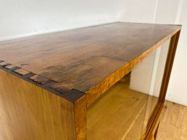 Schöne 50er Jahre Vitrine aus vollem Holz in Maserbirke I Schrank Glasvitrine Wohnzimmerschrank Highboard Bücherschrank Geschirrschrank Vintage Mid-Century 60er I
