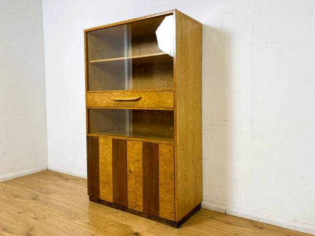 Schöne 50er Jahre Vitrine aus vollem Holz in Maserbirke I Schrank Glasvitrine Wohnzimmerschrank Highboard Bücherschrank Geschirrschrank Vintage Mid-Century 60er I