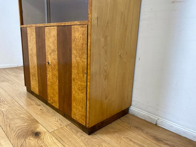 Schöne 50er Jahre Vitrine aus vollem Holz in Maserbirke I Schrank Glasvitrine Wohnzimmerschrank Highboard Bücherschrank Geschirrschrank Vintage Mid-Century 60er I