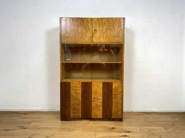 Stilvolle 50er Jahre Vitrine aus vollem Holz in Maserbirke