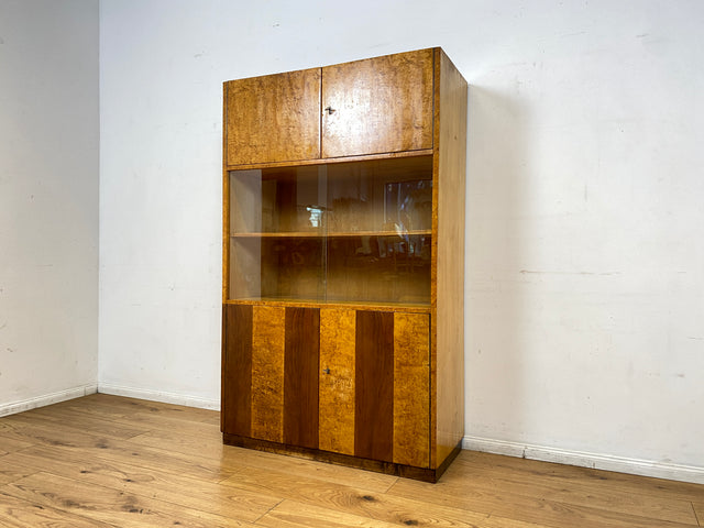 Stilvolle 50er Jahre Vitrine aus vollem Holz in Maserbirke