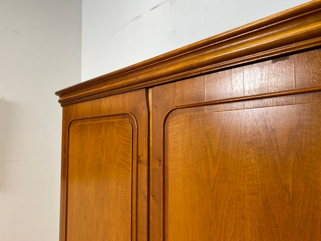 Besonders schöner 60er Jahre Chippendale Kleiderschrank aus vollem Holz mit Schubladen I Schrank Schlafzimmerschrank Wäscheschrank Wardrobe Vintage Mid-Century Barock I
