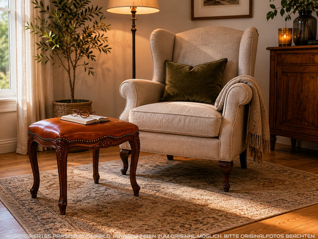 WMK I Eleganter handverzierter 60er Jahre Chippendale Hocker mit cognacfarbenem Kunstleder Bezug