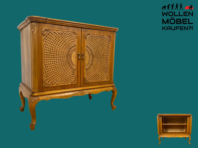 Elegante handverzierte 60er Jahre Chippendale Kommode , früherer Fernsehschrank, Vollholz, mit Wiener Sonnengeflecht I Schrank Wäschekommode Fernsehkommode Wickelkommode Sideboard Barock Vintage I