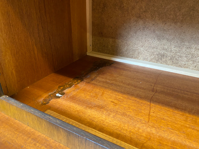 Elegante handverzierte 60er Jahre Chippendale Kommode , früherer Fernsehschrank, Vollholz, mit Wiener Sonnengeflecht I Schrank Wäschekommode Fernsehkommode Wickelkommode Sideboard Barock Vintage I