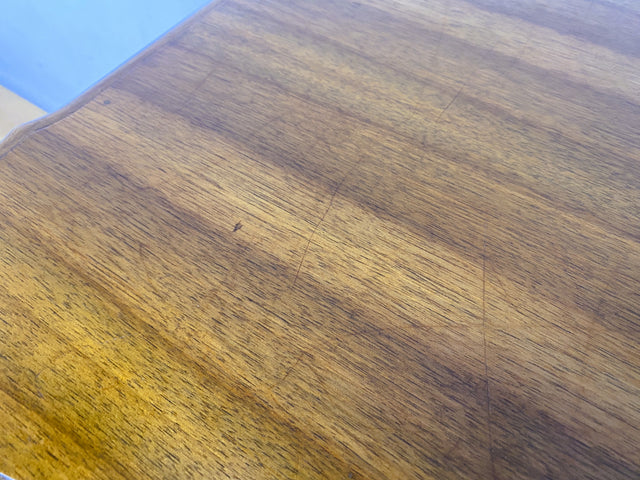 Elegante handverzierte 60er Jahre Chippendale Kommode , früherer Fernsehschrank, Vollholz, mit Wiener Sonnengeflecht I Schrank Wäschekommode Fernsehkommode Wickelkommode Sideboard Barock Vintage I