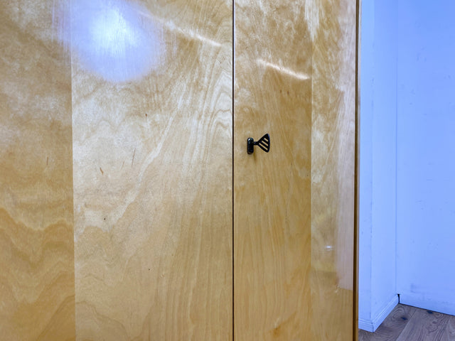 Sehr schöner heller 60er Jahre Kleiderschrank mit Kleiderstange und konischen Füßen I Schrank Schlafzimmerschrank Wardrobe Garderobenschrank Vintage Mid-Century Retro I