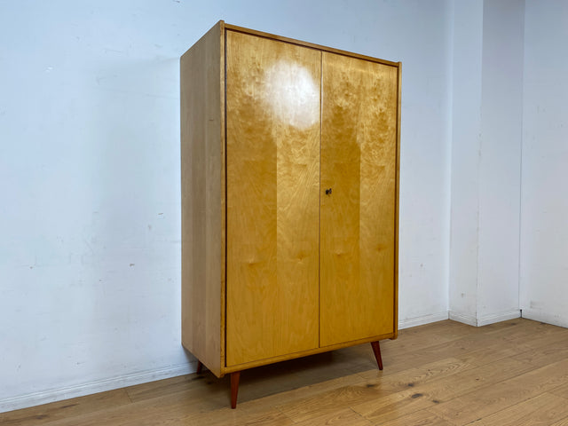 Sehr schöner heller 60er Jahre Kleiderschrank mit Kleiderstange und konischen Füßen I Schrank Schlafzimmerschrank Wardrobe Garderobenschrank Vintage Mid-Century Retro I