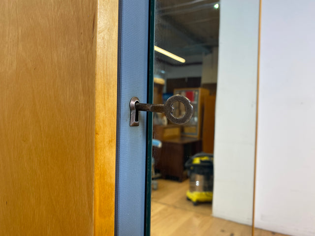 60er Jahre Schrank mit Spiegel, Schublade und Messinggriffen I Schrank Kleiderschrank Spiegelschrank Flurschrank Garderobe Barschrank Mid-Century Vintage 50er I
