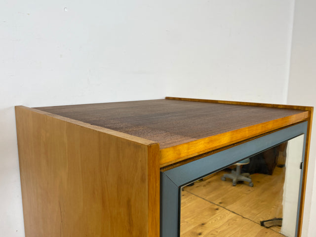 Sehr hübscher 60er Jahre Schrank mit Spiegel , Schublade & Messinggriffen I Schrank Kleiderschrank Spiegelschrank Flurschrank Garderobe Badschrank Mid-Century Vintage 50er