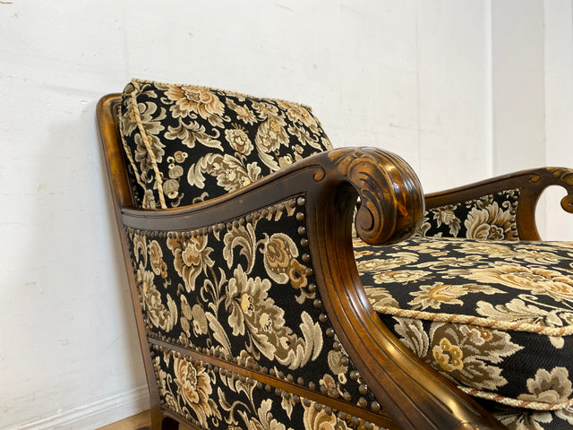 Wunderschöner und äußerst gemütlicher handverzierter 60er Jahre Sessel im antiken Stil mit hochwertigem floralem Bezug I Salonsessel Lesesessel Blumensessel Barock Vintage I