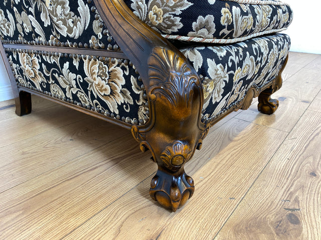 Wunderschöner und äußerst gemütlicher handverzierter 60er Jahre Sessel im antiken Stil mit hochwertigem floralem Bezug I Salonsessel Lesesessel Blumensessel Barock Vintage I