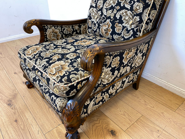 Wunderschöner und äußerst gemütlicher handverzierter 60er Jahre Sessel im antiken Stil mit hochwertigem floralem Bezug I Salonsessel Lesesessel Blumensessel Barock Vintage I
