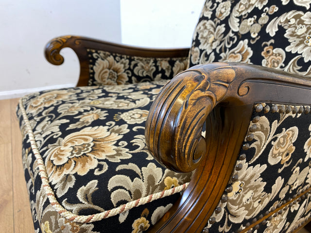 Wunderschöner und äußerst gemütlicher handverzierter 60er Jahre Sessel im antiken Stil mit hochwertigem floralem Bezug I Salonsessel Lesesessel Blumensessel Barock Vintage I