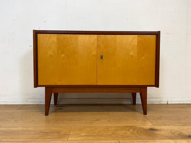 Sehr schönes 60er Jahre Sideboard mit konischen Beinen I Kommode Schrank Anrichte TV Board Lowboard Bank Wäschekommode Schuhkommode Schuhschrank Mid-Century Vintage I