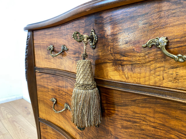 Elegante und hochwertige 60er Jahre Stilmöbel Kommode I Vollholz I mit Schubladen und Messinggriffen I Schrank Schubladenkommode Wäschekommode Barock Rokoko Vintage