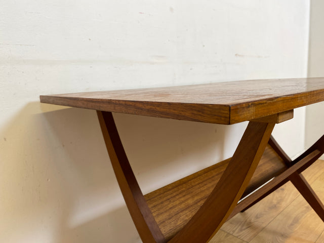 Formschöner jedoch etwas abgenutzter 60er Jahre Wohnzimmertisch mit Ablage I Salontisch Couchtisch Coffee Table niedriger Küchentisch Tisch Holztisch Mid-Century Vintage I