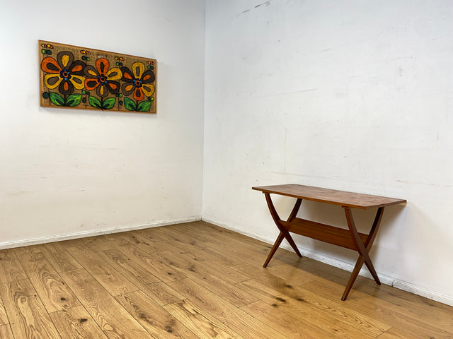 Formschöner jedoch etwas abgenutzter 60er Jahre Wohnzimmertisch mit Ablage I Salontisch Couchtisch Coffee Table niedriger Küchentisch Tisch Holztisch Mid-Century Vintage I
