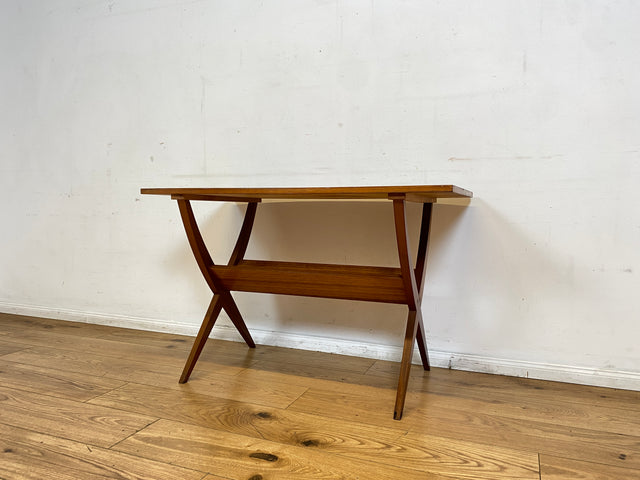 Formschöner jedoch etwas abgenutzter 60er Jahre Wohnzimmertisch mit Ablage I Salontisch Couchtisch Coffee Table niedriger Küchentisch Tisch Holztisch Mid-Century Vintage I