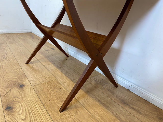 Formschöner jedoch etwas abgenutzter 60er Jahre Wohnzimmertisch mit Ablage I Salontisch Couchtisch Coffee Table niedriger Küchentisch Tisch Holztisch Mid-Century Vintage I