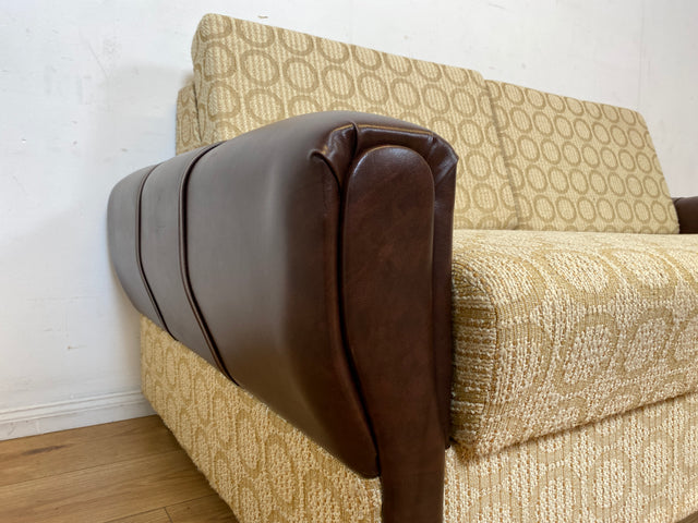 Retro pur! Gemütliche 70er Jahre Couch mit Schlaffunktion mit hellem Originalbezug I Sofa Couch Schlafsofa Schlafcouch Klappcouch Daybed Sitzgarnitur Vintage Space Age 60er I