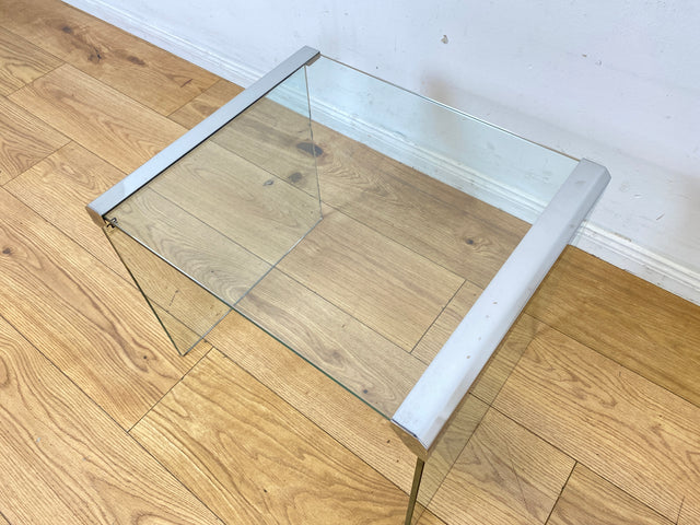 Stilvoller 70er Jahre Designer Glastisch von Gallotti & Radice aus gebogenem Klarglas und Edelstahl Akzenten I Couchtisch Beistelltisch Ablage Blumentisch Space Age Vintage I