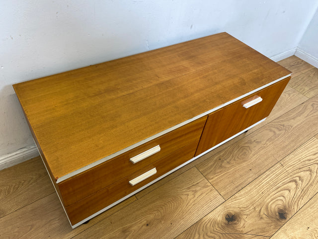 Hübsches 70er Jahre Lowboard mit Schubladen und Klappe, auf neuen Hairpin Füßen I Kommode Sideboard Wäschekommode Flurkommode TV Bank Board Fernsehkommode Retro Vintage I