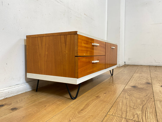 Hübsches 70er Jahre Lowboard mit Schubladen und Klappe, auf neuen Hairpin Füßen I Kommode Sideboard Wäschekommode Flurkommode TV Bank Board Fernsehkommode Retro Vintage I