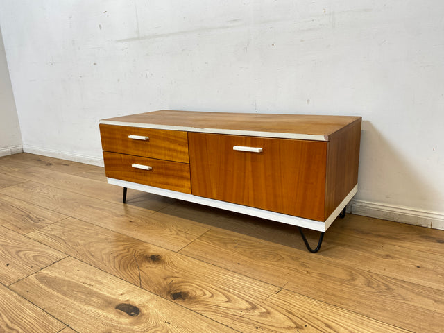 Hübsches 70er Jahre Lowboard mit Schubladen und Klappe, auf neuen Hairpin Füßen I Kommode Sideboard Wäschekommode Flurkommode TV Bank Board Fernsehkommode Retro Vintage I